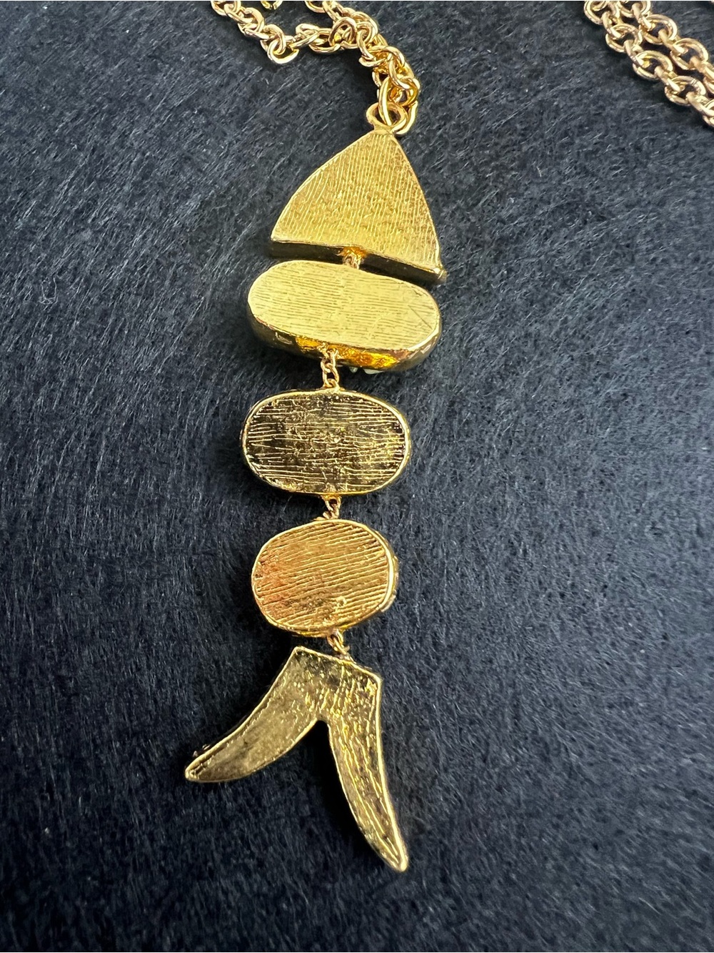 Vintage 1970s Gold Tone Articulated Fish Pendant Necklace - Picture 5 of 9